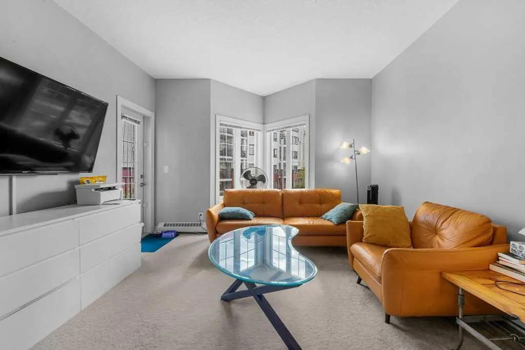 60 Royal Oak Plaza NW, #221