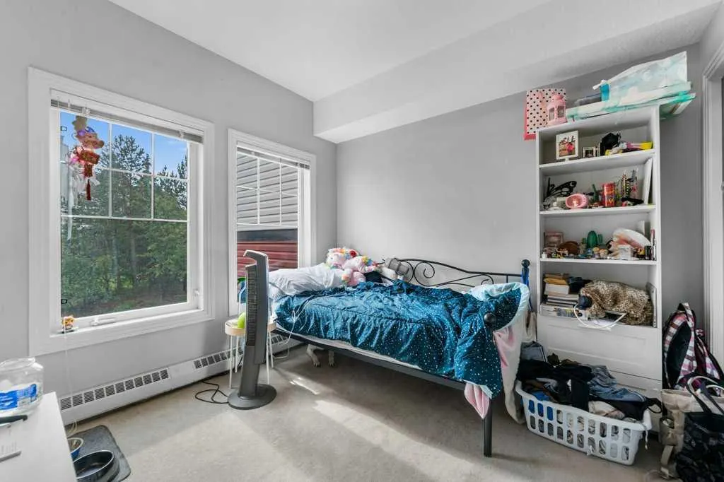 60 Royal Oak Plaza NW, #221