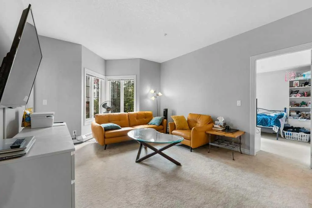 60 Royal Oak Plaza NW, #221