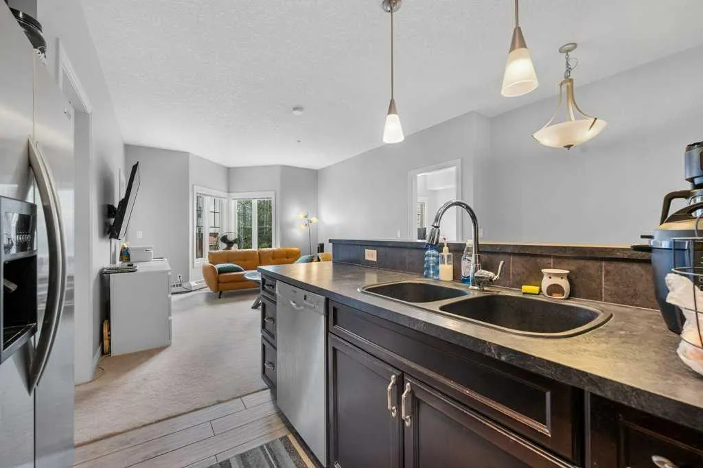 60 Royal Oak Plaza NW, #221