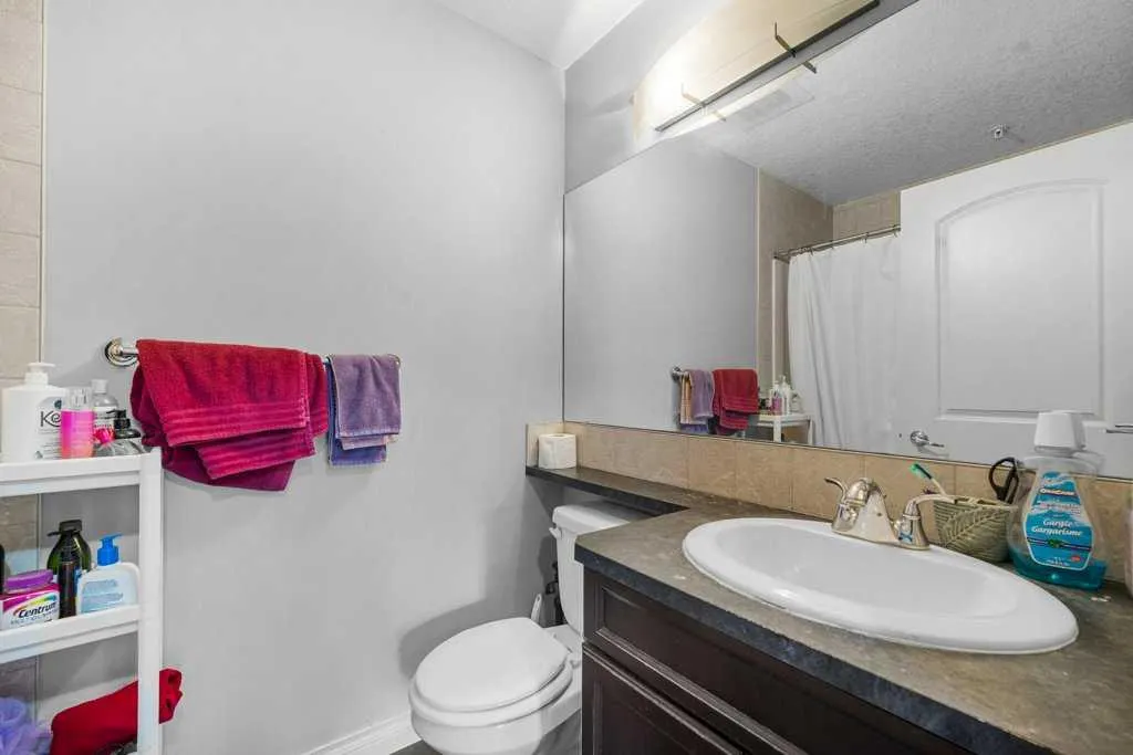 60 Royal Oak Plaza NW, #221