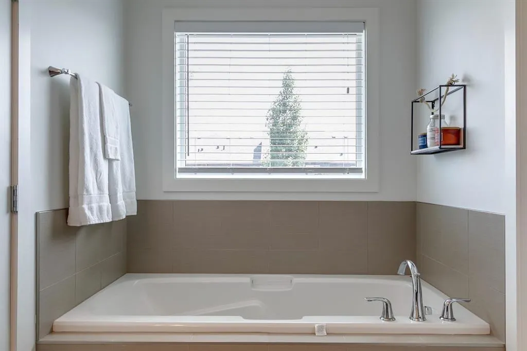 270 Legacy Heights SE