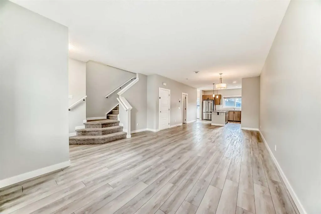 221 Midgrove Mews SW