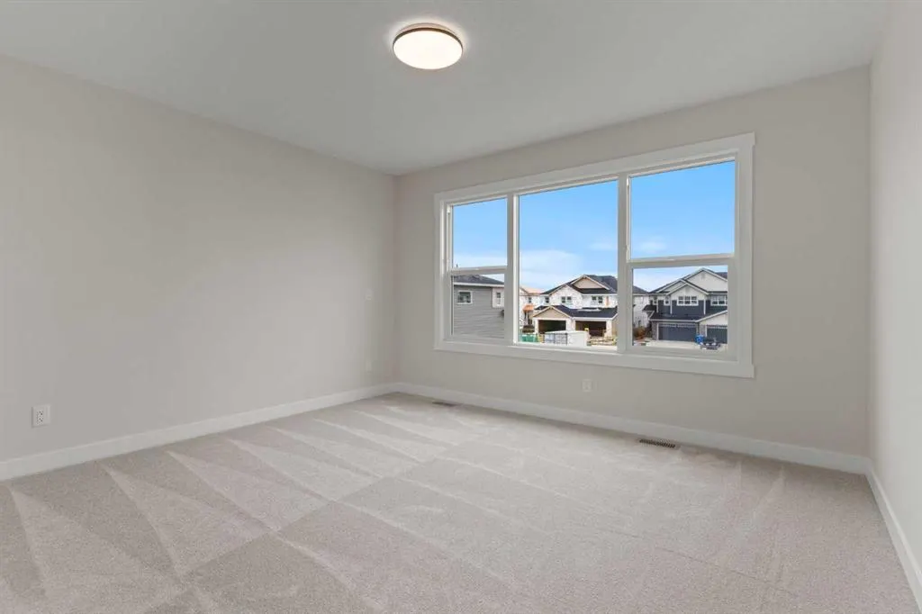 354 Kinniburgh Loop