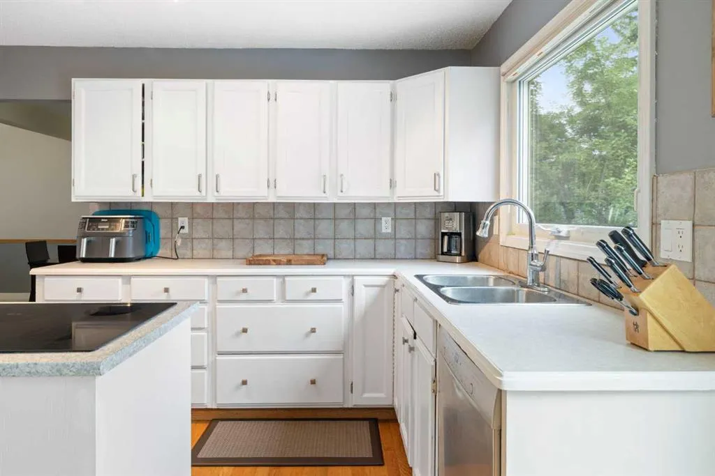 156 Woodfield Road SW