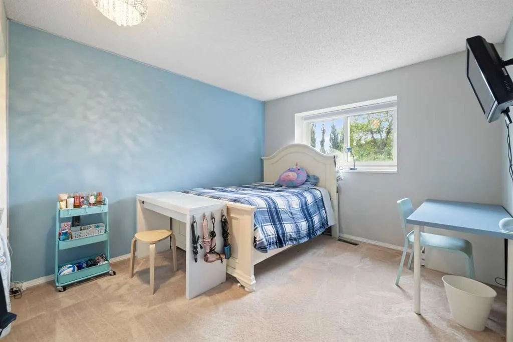 156 Woodfield Road SW