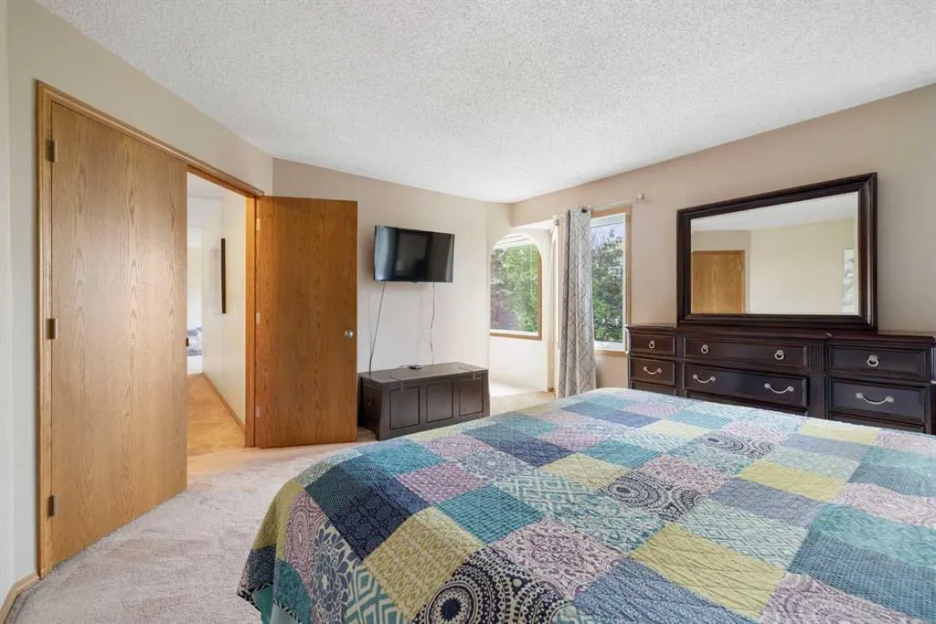 156 Woodfield Road SW