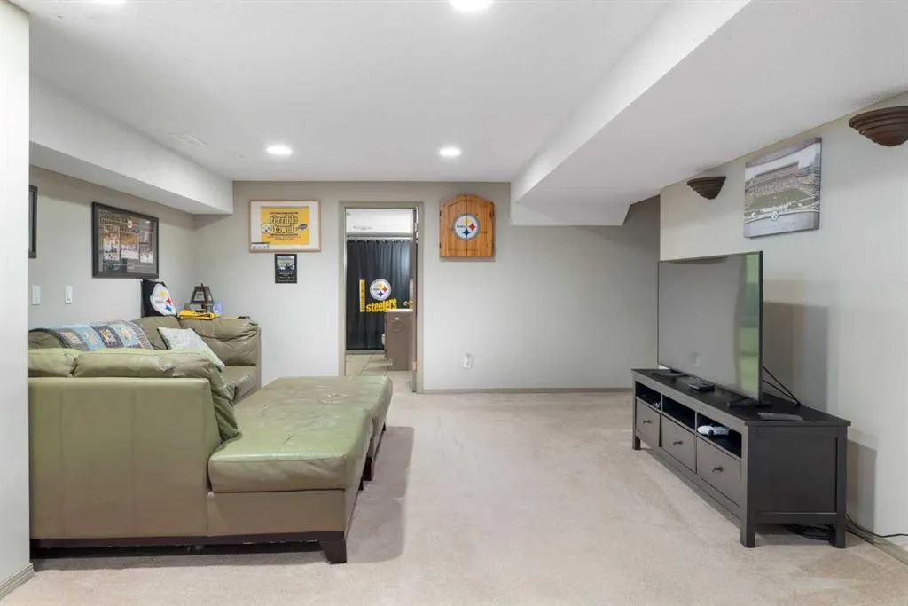 156 Woodfield Road SW