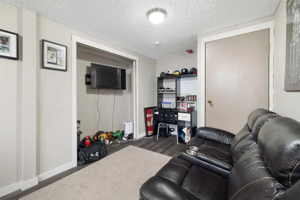 156 Woodfield Road SW