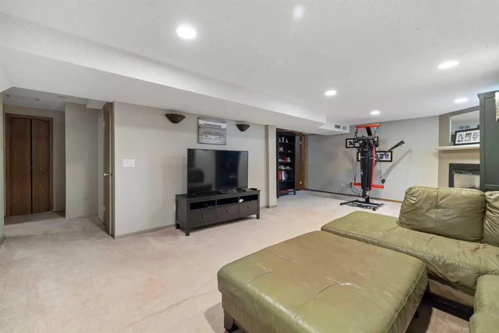 156 Woodfield Road SW