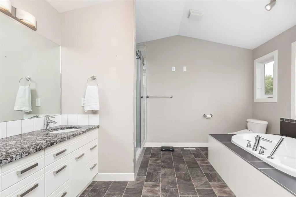 230 Couleesprings Grove S