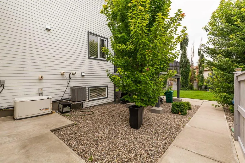 230 Couleesprings Grove S