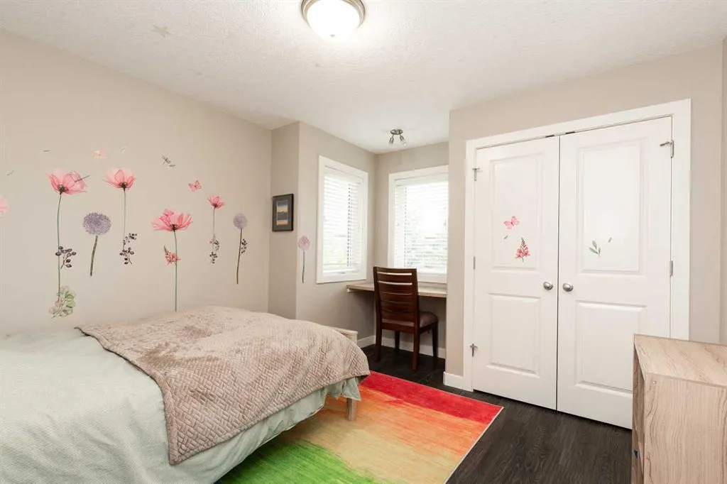 230 Couleesprings Grove S