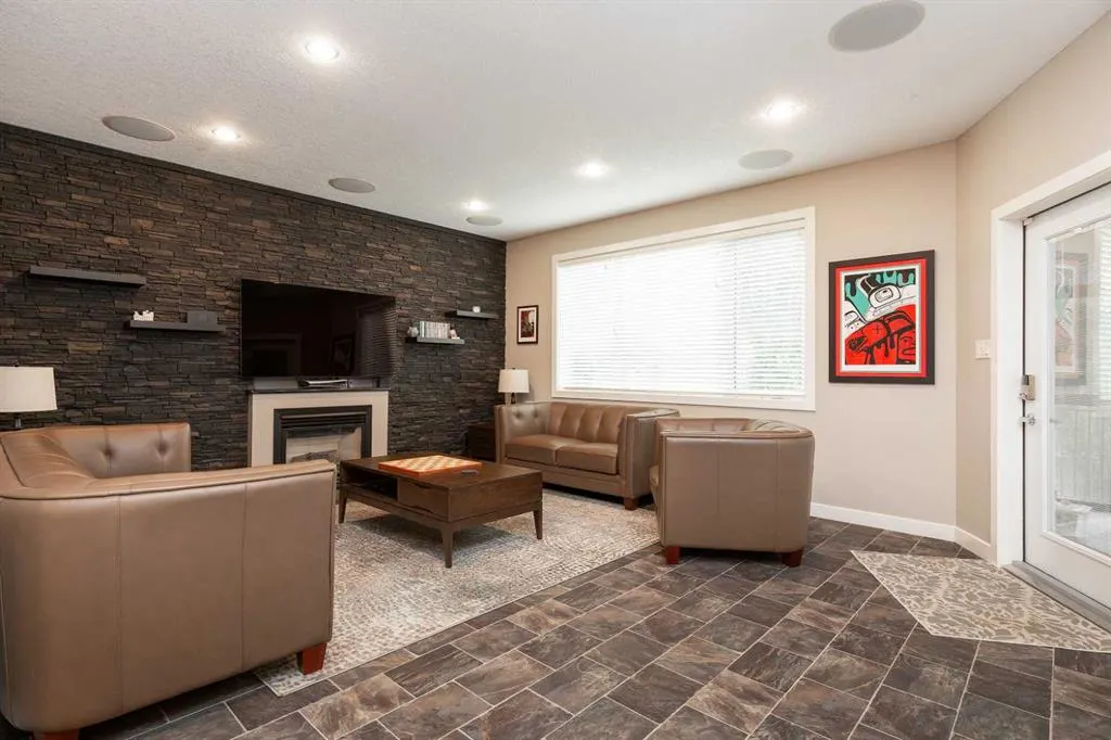 230 Couleesprings Grove S