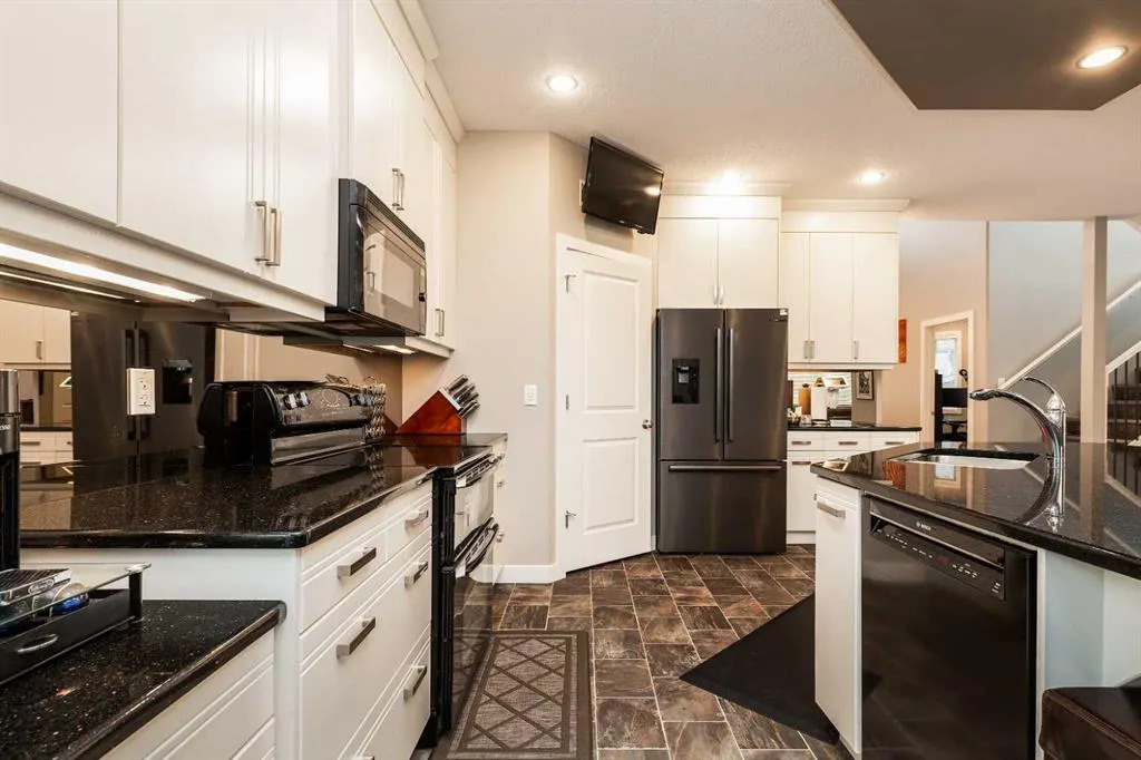 230 Couleesprings Grove S