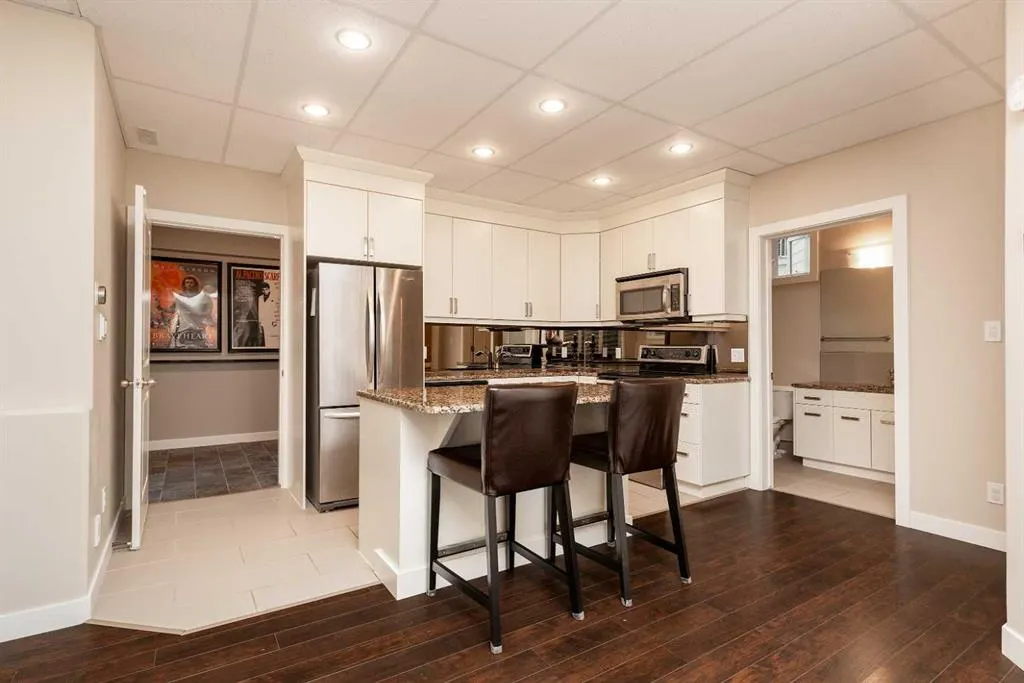 230 Couleesprings Grove S