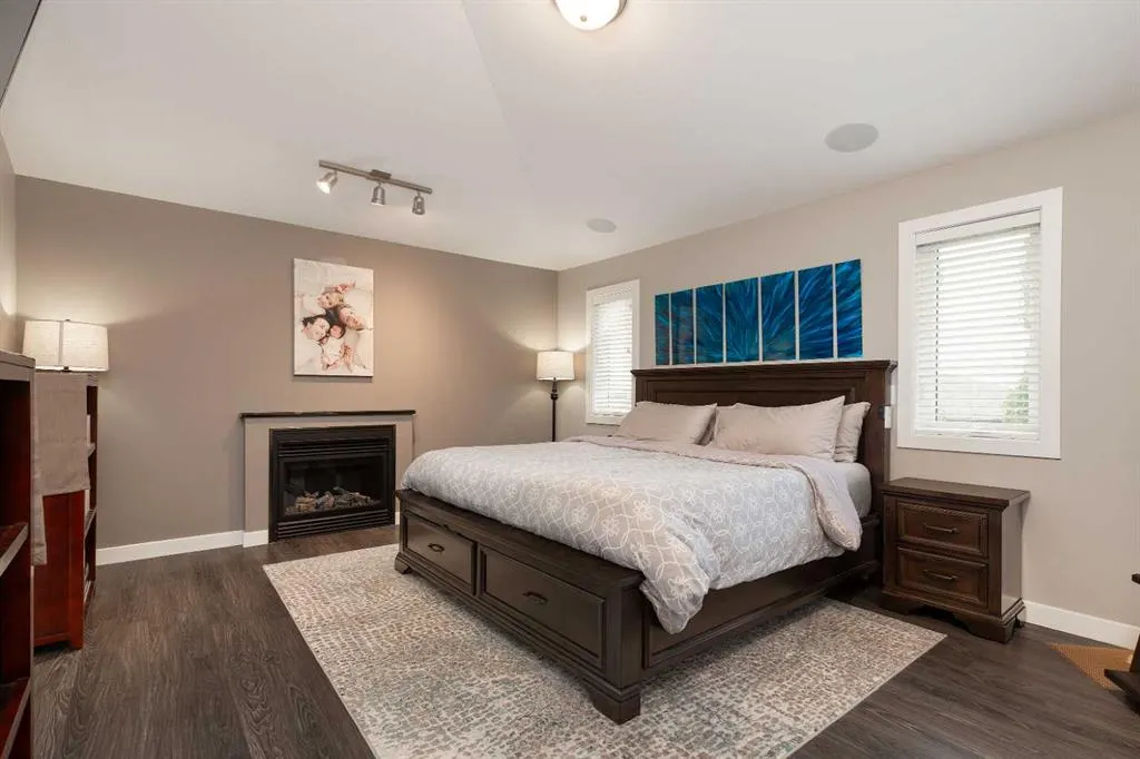 230 Couleesprings Grove S