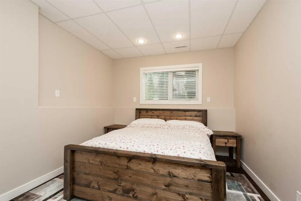 230 Couleesprings Grove S