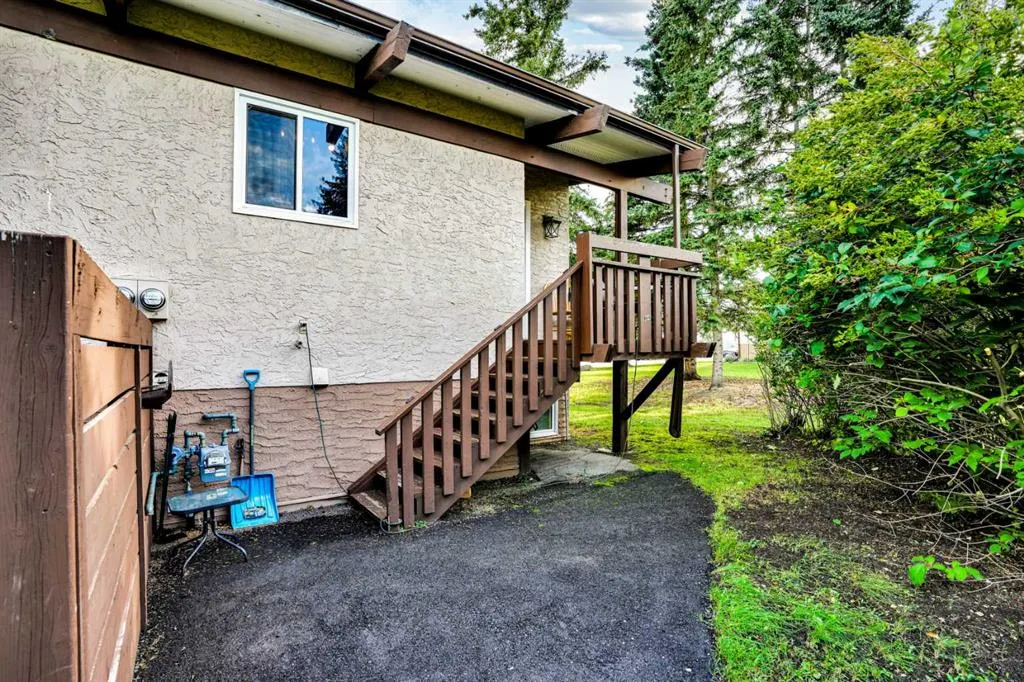 4964 Rundlewood Drive NE