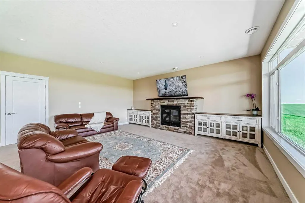 196096 144 Street W