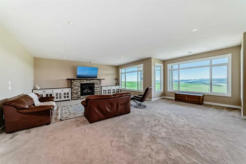 196096 144 Street W