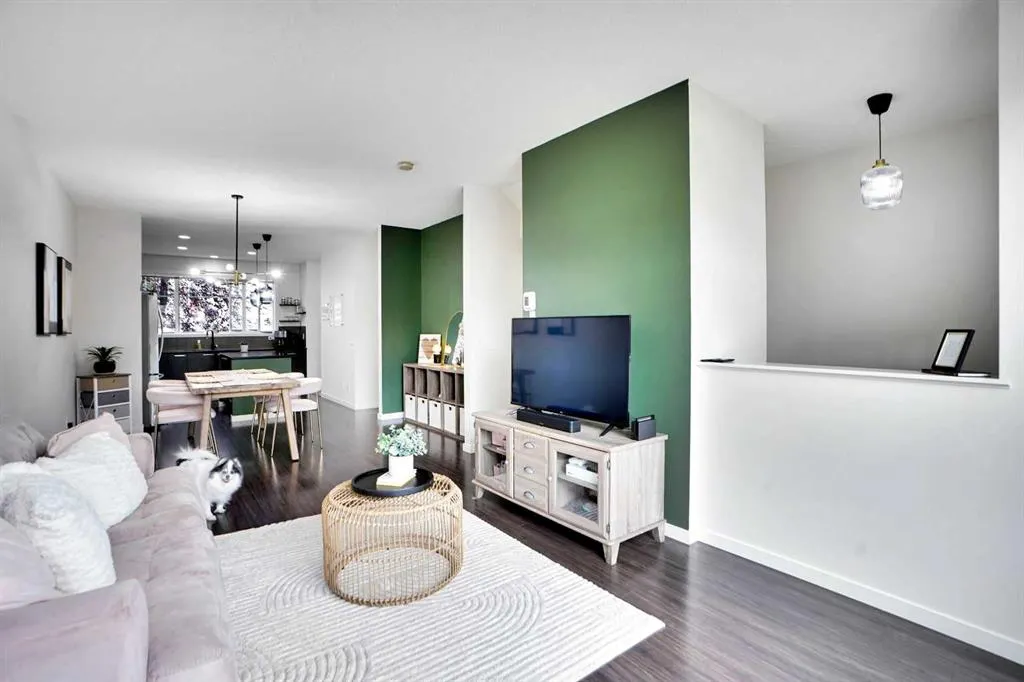 21 Copperpond Road SE