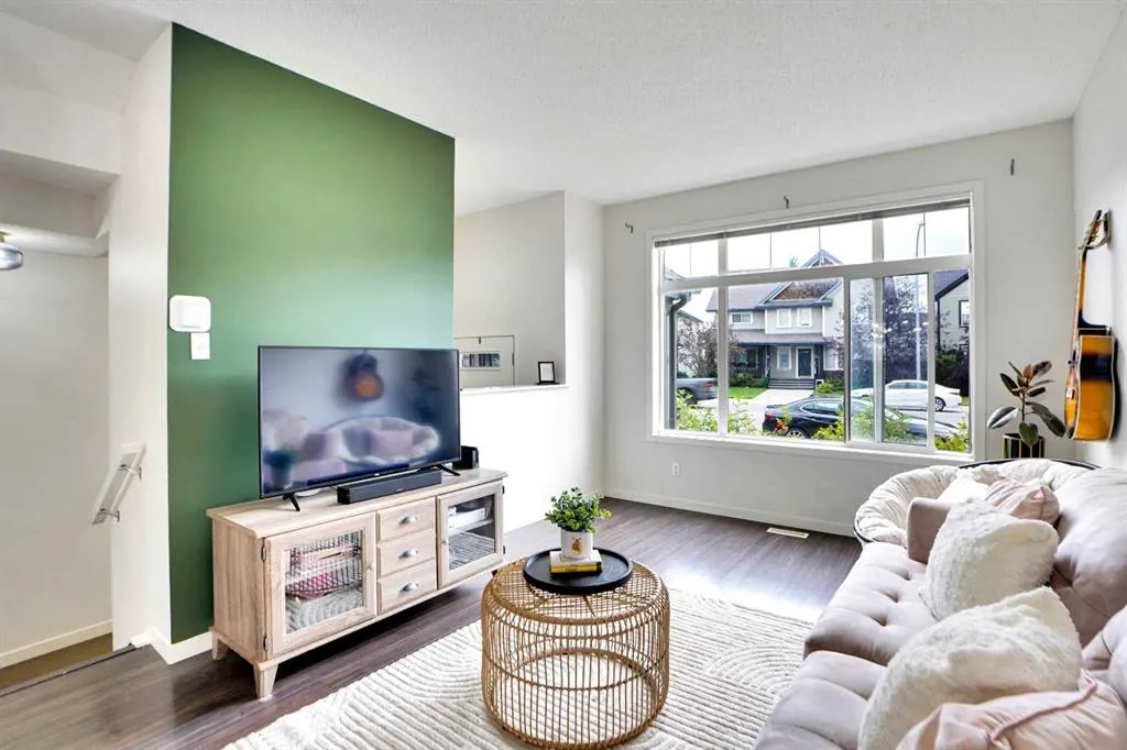 21 Copperpond Road SE