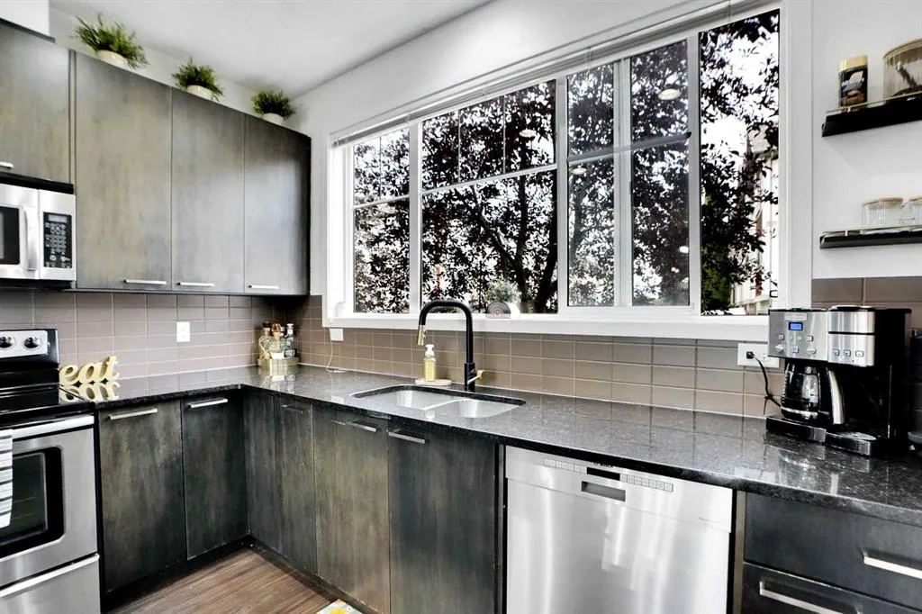 21 Copperpond Road SE