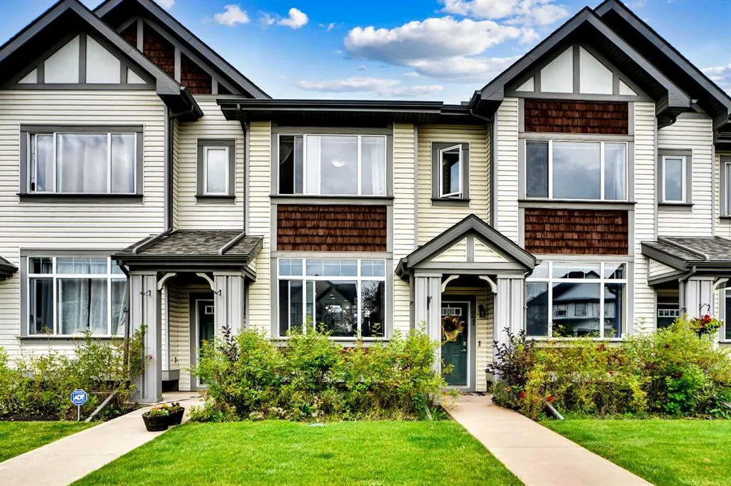 21 Copperpond Road SE