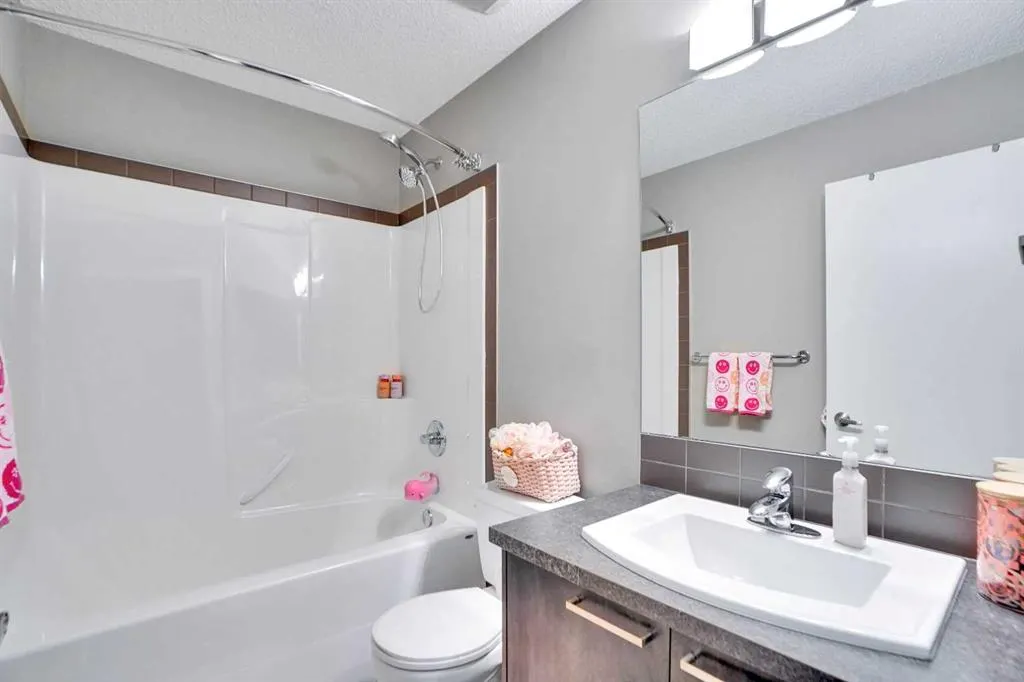 21 Copperpond Road SE