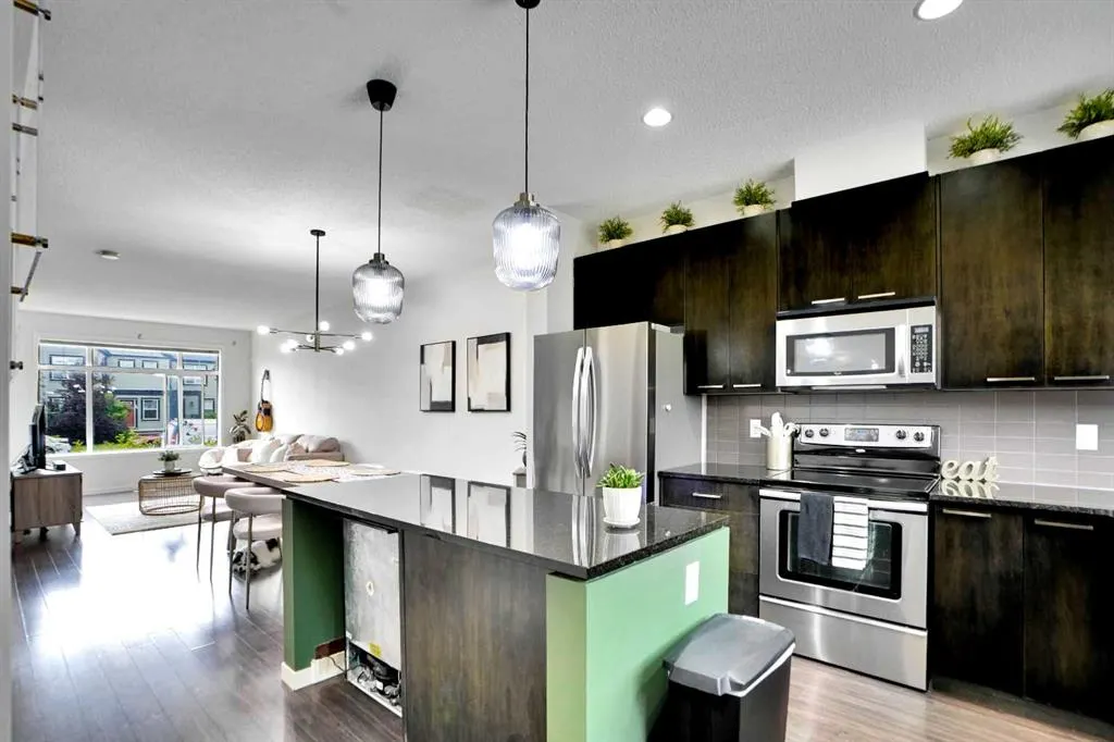 21 Copperpond Road SE