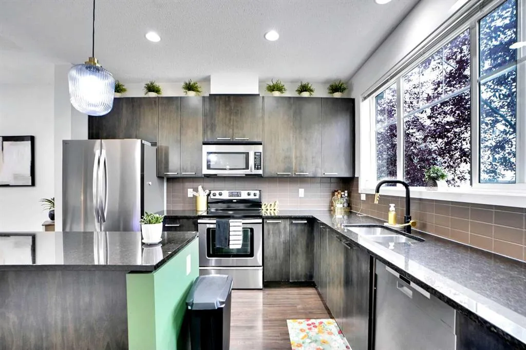 21 Copperpond Road SE