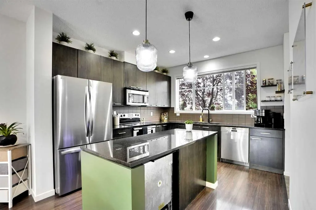 21 Copperpond Road SE