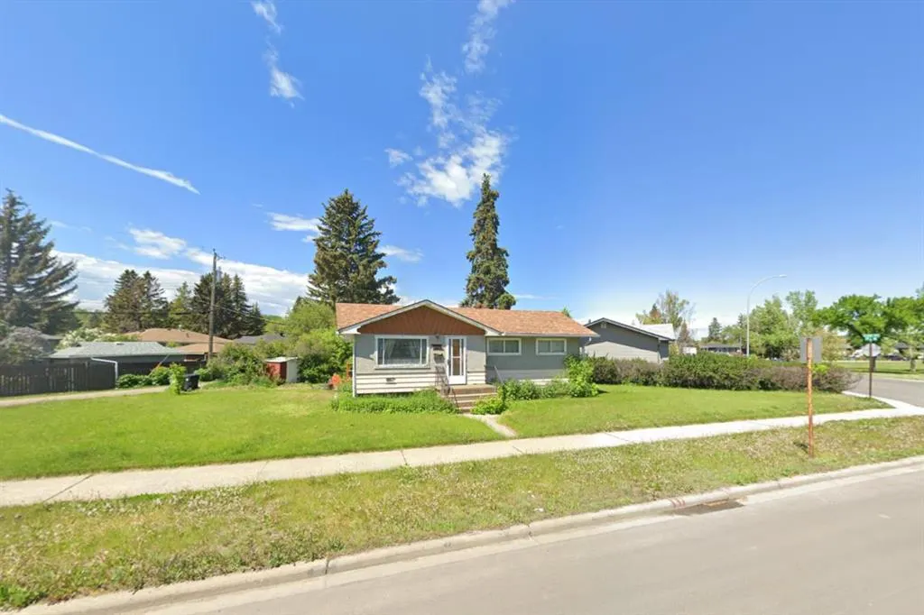 11 Beaupre Crescent NW