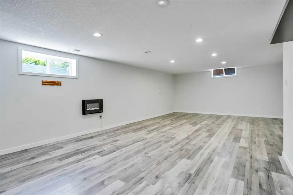 347 Evanston Drive NW