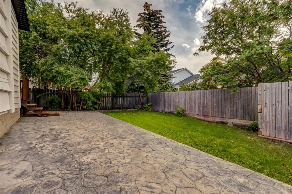 204 Hawkhill Way NW