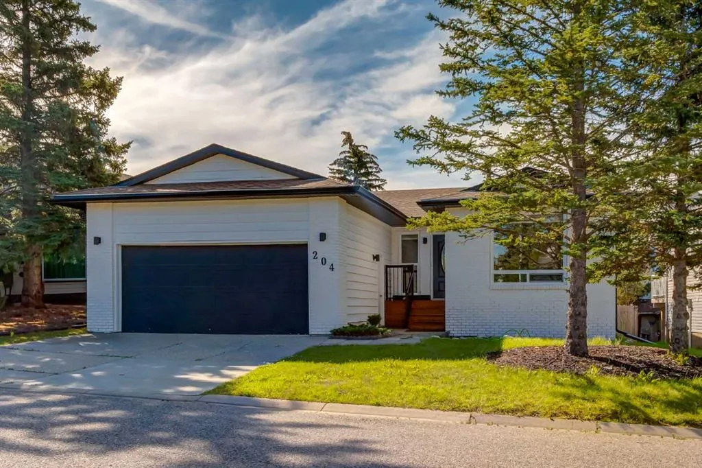 204 Hawkhill Way NW
