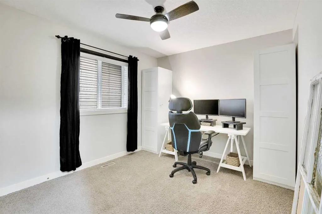 142 Luxstone View SW