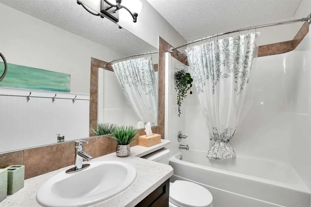 142 Luxstone View SW