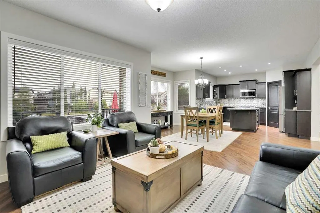 142 Luxstone View SW