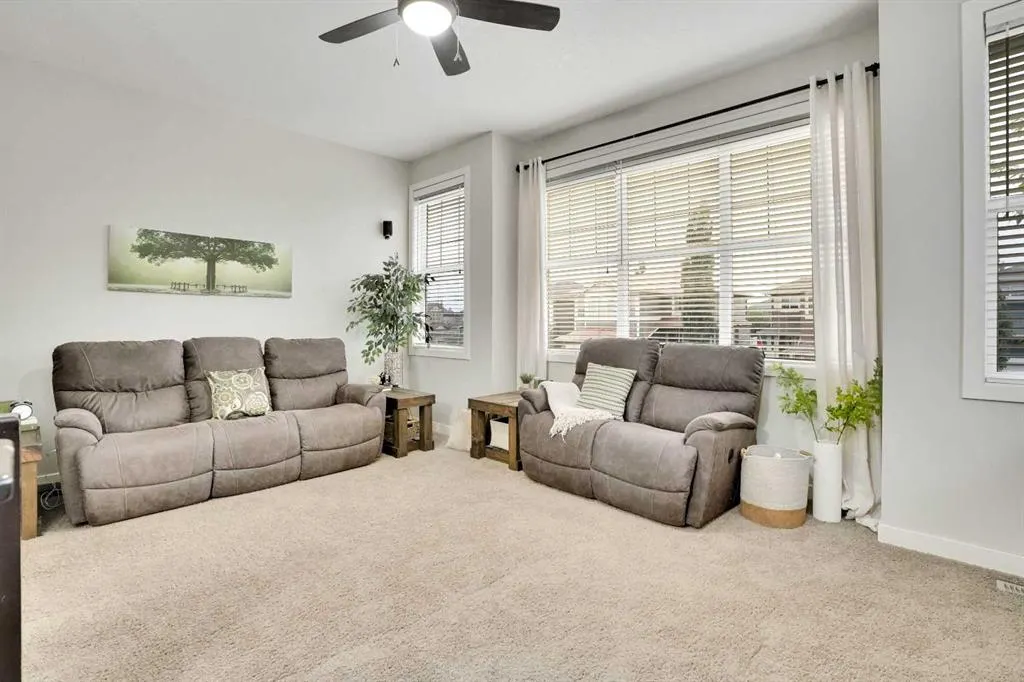 142 Luxstone View SW