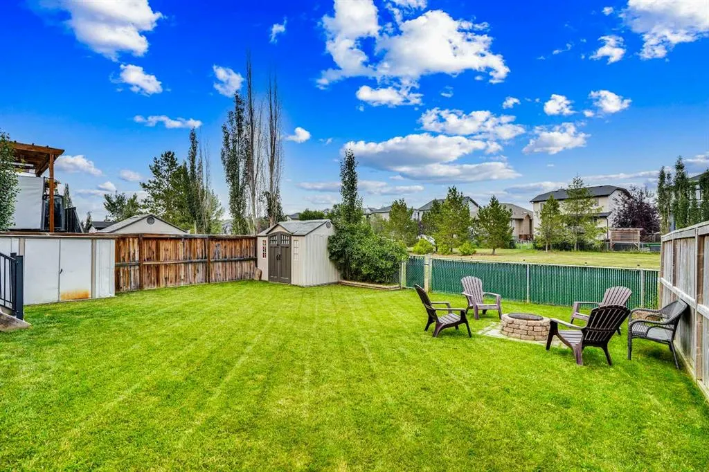 142 Luxstone View SW