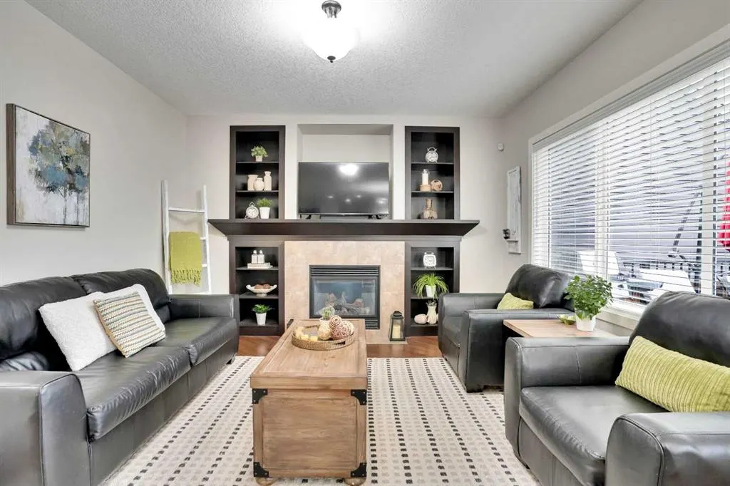 142 Luxstone View SW