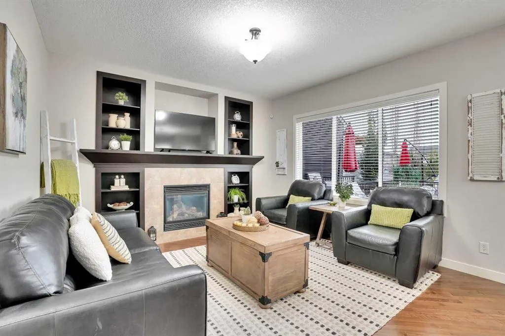142 Luxstone View SW