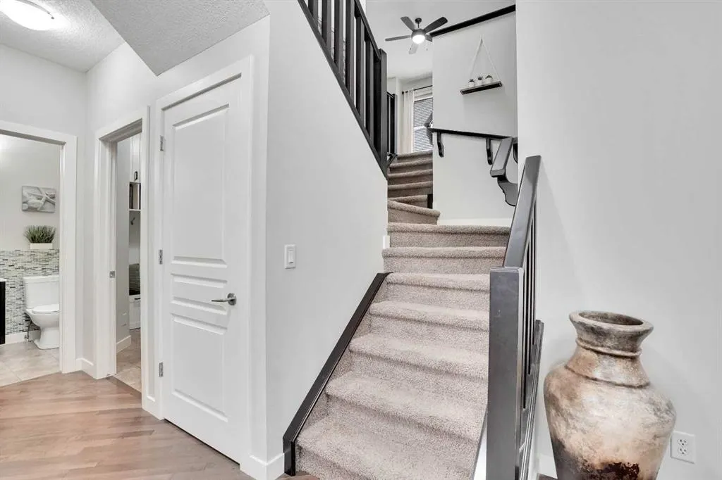 142 Luxstone View SW