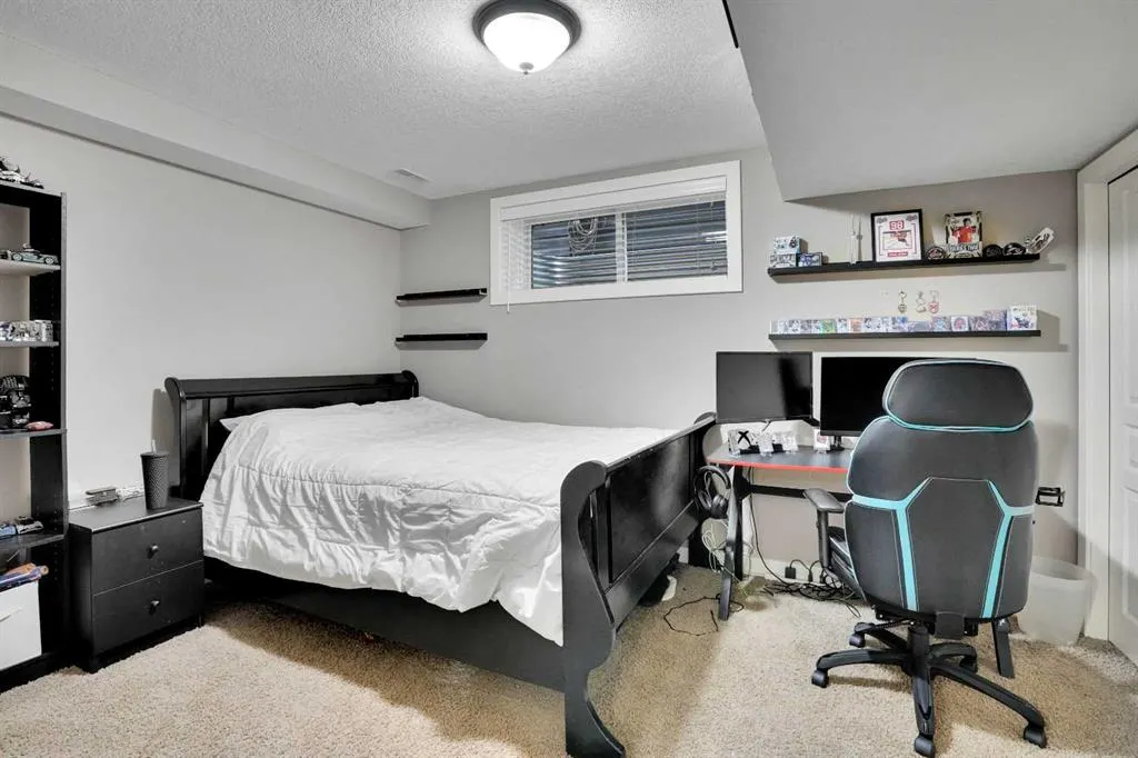 142 Luxstone View SW