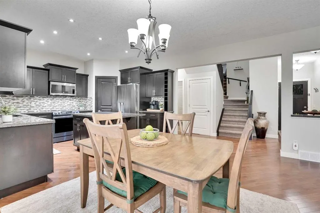 142 Luxstone View SW
