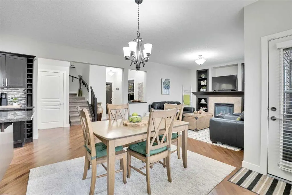 142 Luxstone View SW
