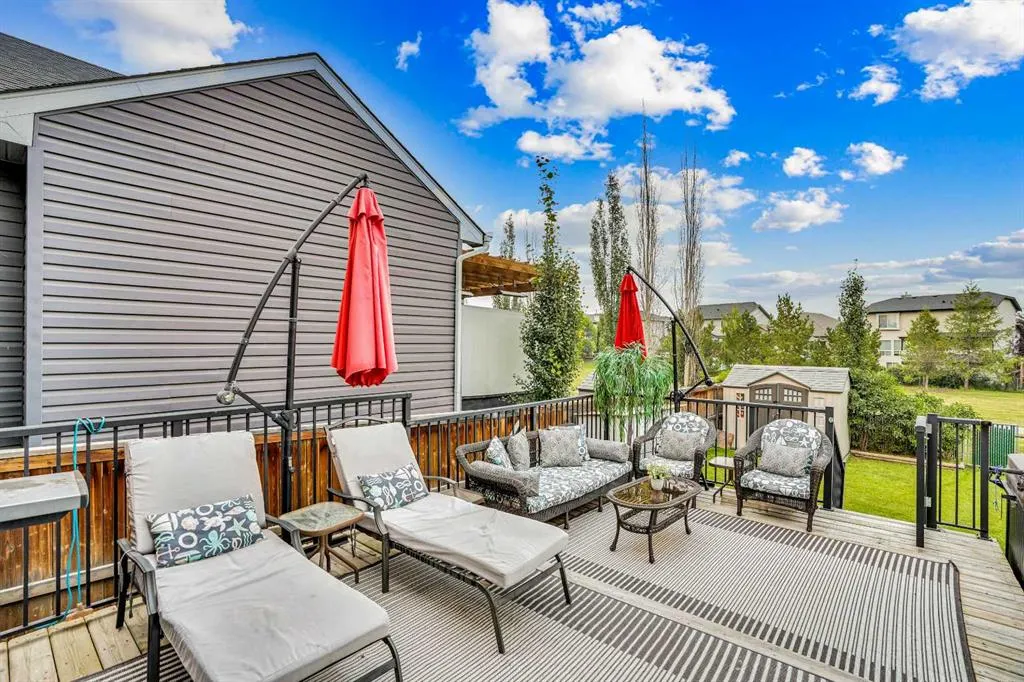 142 Luxstone View SW