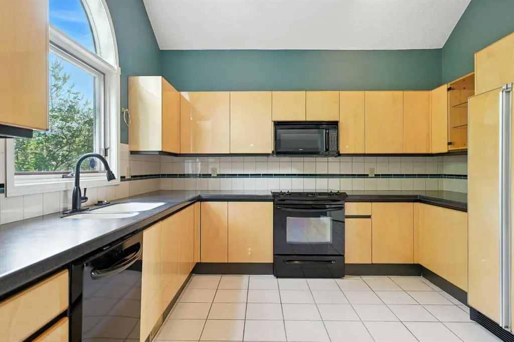 3 Varsity Ridge Terrace NW